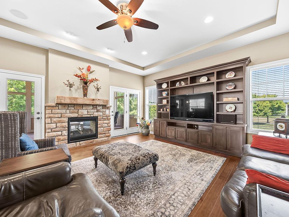 1st image of 312 Larkspur Dr