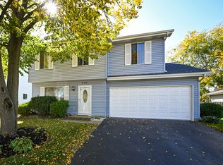 739 Bloomfield Ln, Aurora, IL 60504