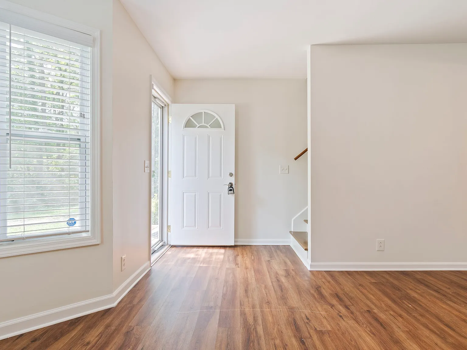 2 bed, 1.5 bath, 1200 sqft, $1,900 — Photo 4