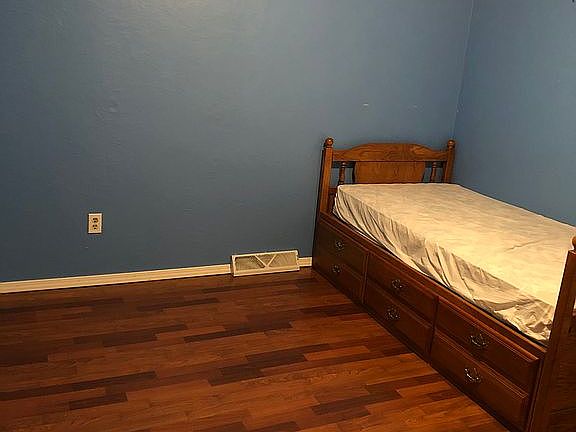 3rd image of 112 W Illinois St