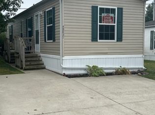 49431 Oak Dr, Plymouth, MI 48170