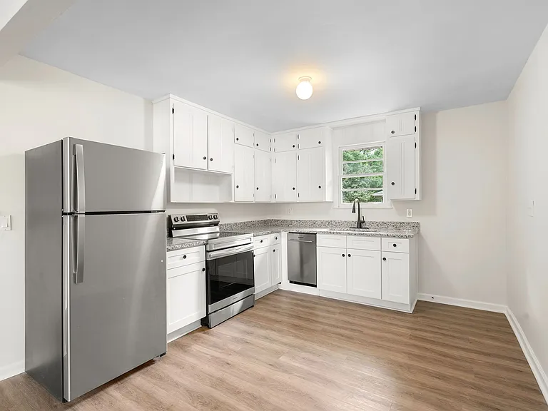 1036 Seymour Ave #B — Photo 10