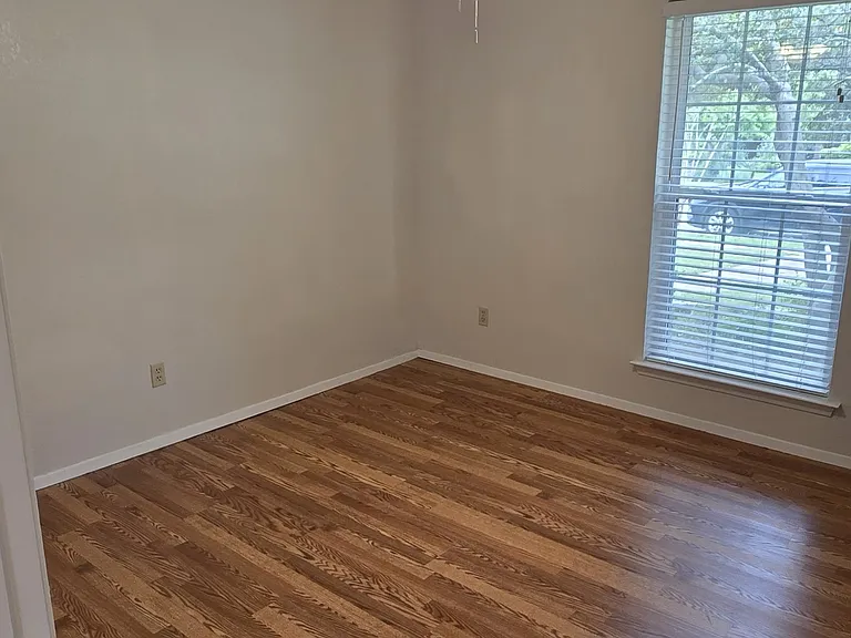 1921 Felix Dr — Photo 27