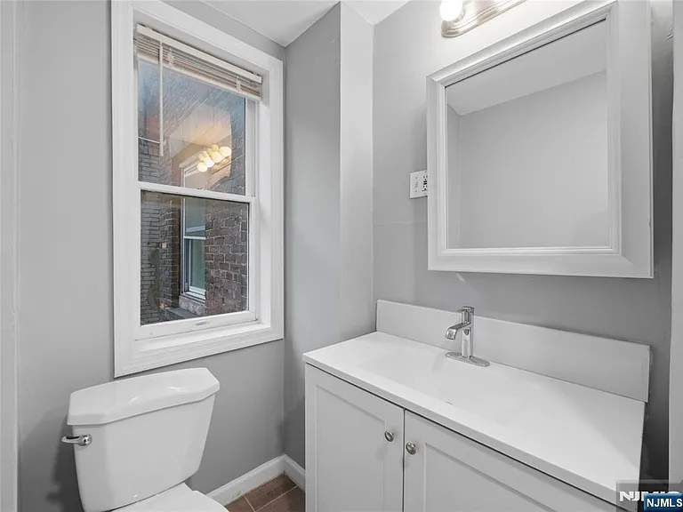 1-2 Hilliard Ave #2 — Photo 8