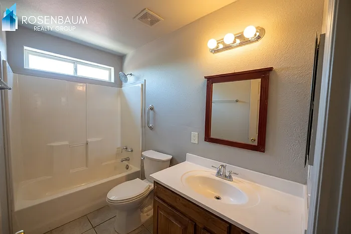 207 E Date St — Photo 8