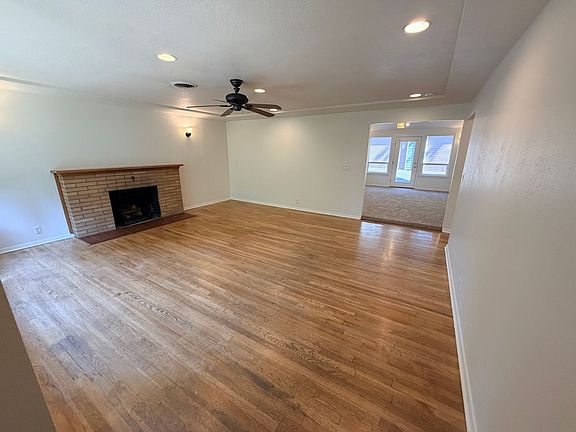 3rd image of 9938 SW Terwilliger Blvd