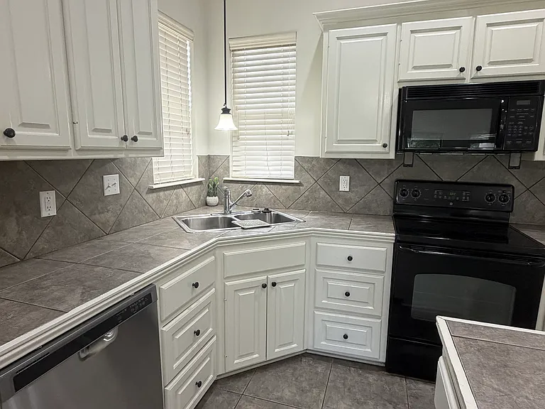 3001 Northbank Dr — Photo 13
