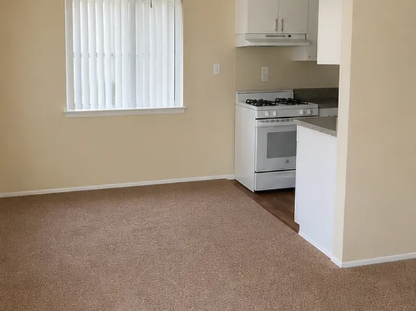 2332 Orchard Crest St, Shelby Township, MI 48317