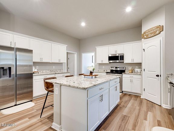 4th image of 311 Stanwell Ave