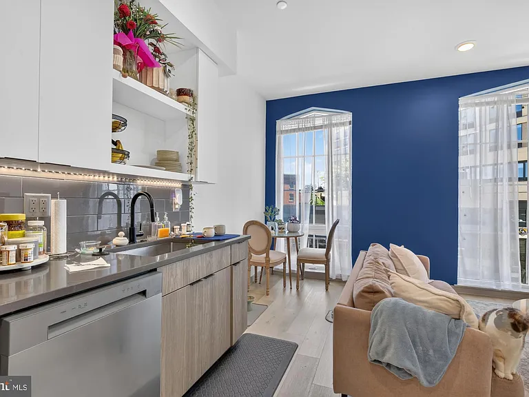 689 N Broad St #401 — Photo 4