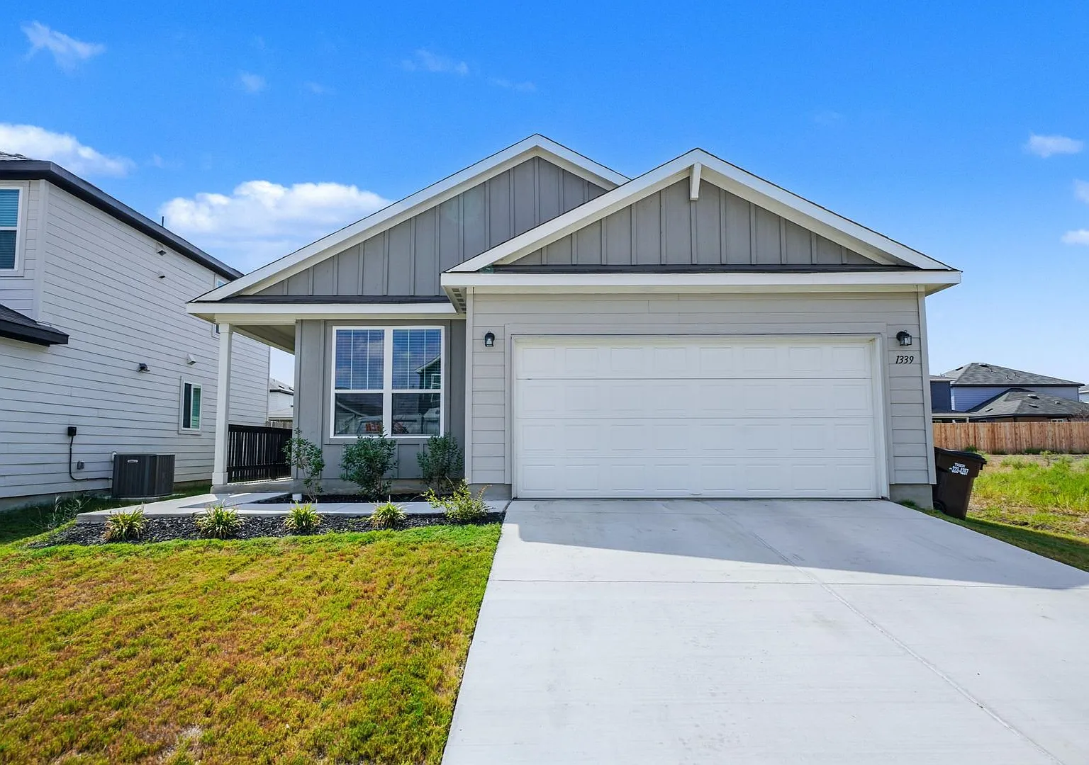 Beautifully Maintained Single-Story Home in Vista Real - Realtor Commission: $500 — Photo 1