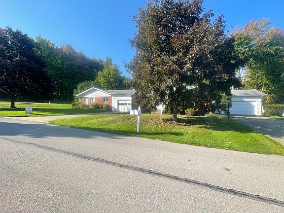 3rd image of 3720-3722 Imperial Dr