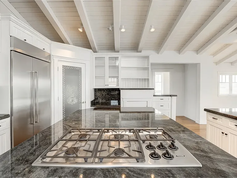 316 Highland Ave — Photo 17