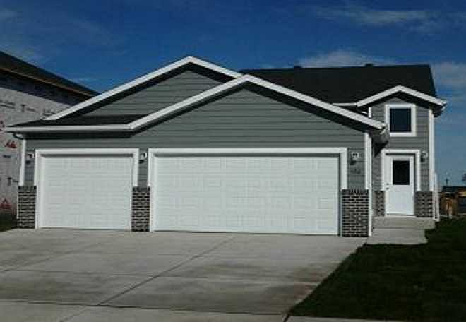 1st image of 950 28th Ave W