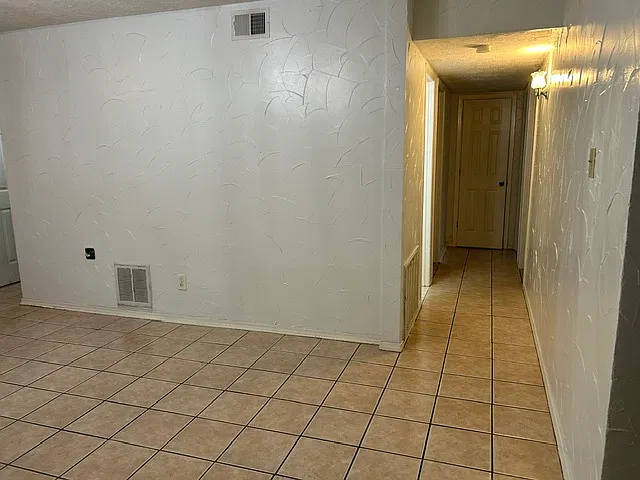 4 bed, 2000 sqft, $1,950 — Photo 4