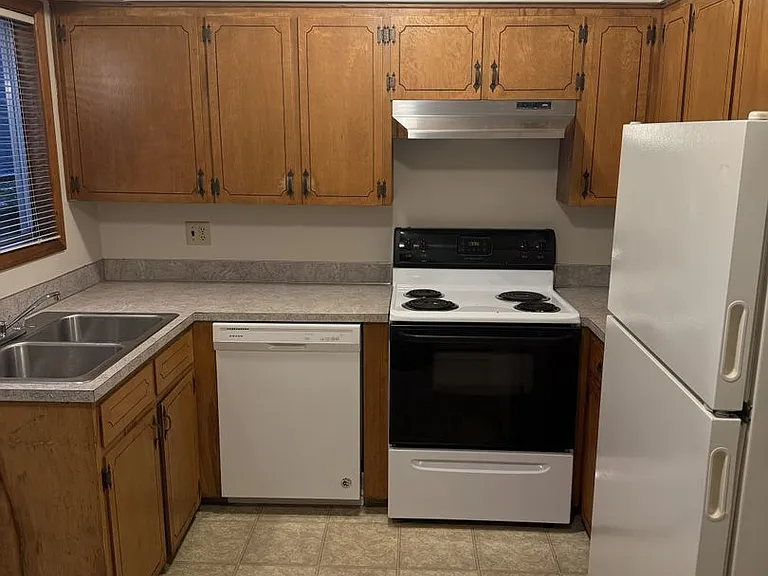 310-Colony Apartments — Photo 28