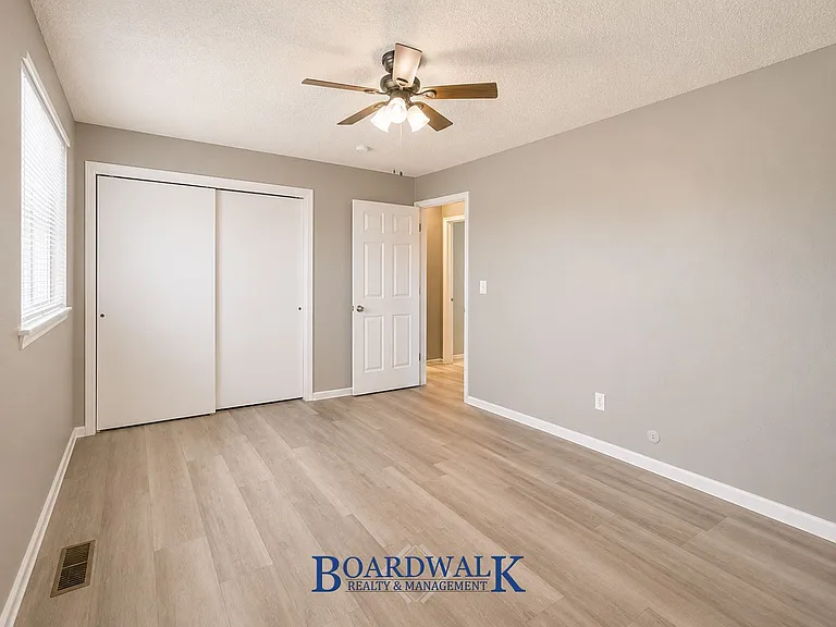 572 W 400 N 574 N — Photo 17