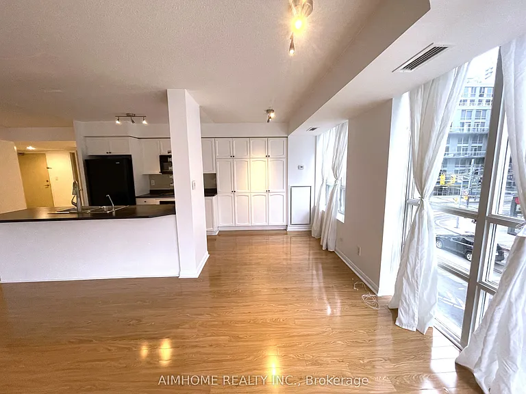 1000 King St W #317 — Photo 10