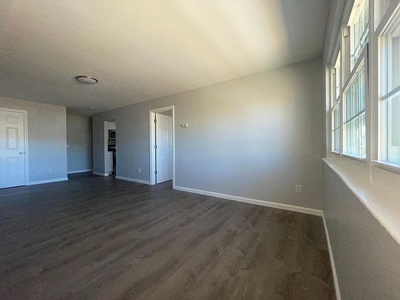 5th image of 228 College Dr