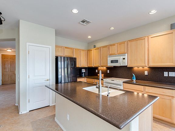 5th image of 907 E La Costa Pl