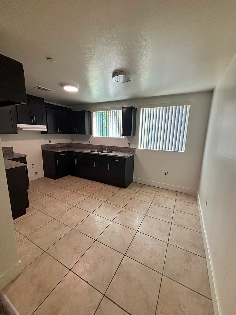 5 bed, 1854 sqft, $3,850 — Photo 2
