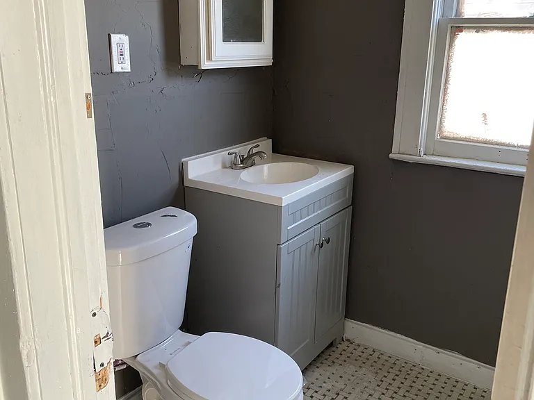 5523 Olive St — Photo 5