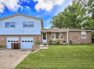 914A Crescent Dr, Champaign, IL 61821