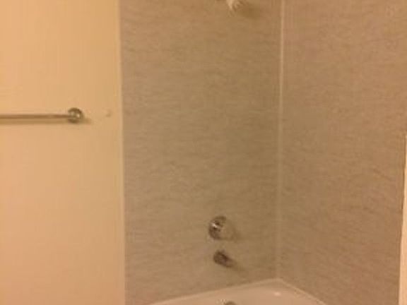 4th image of 1530 NE 146th St APT 204