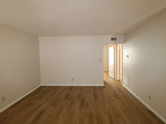 4th image of 3822K W Country Club Rd