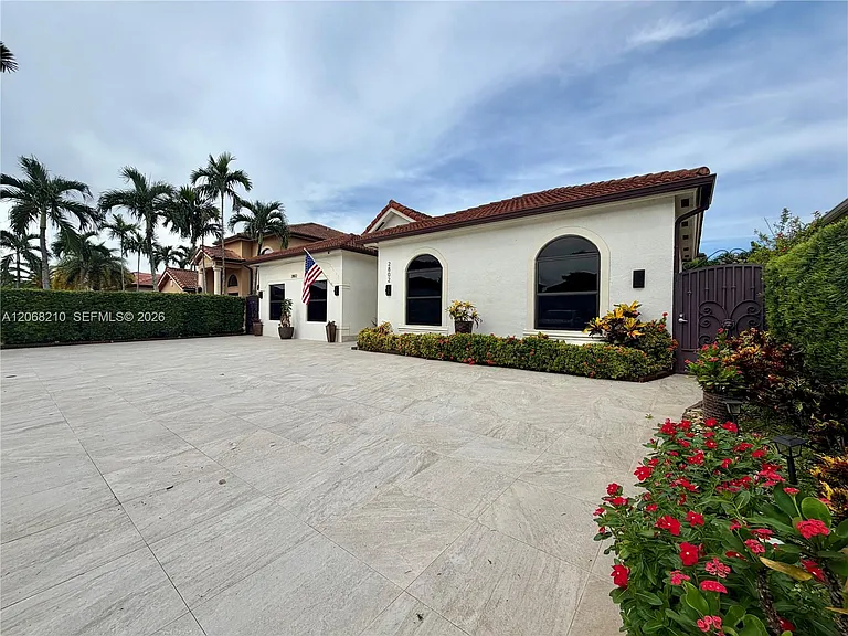 2802 SW 149th Pl — Photo 3