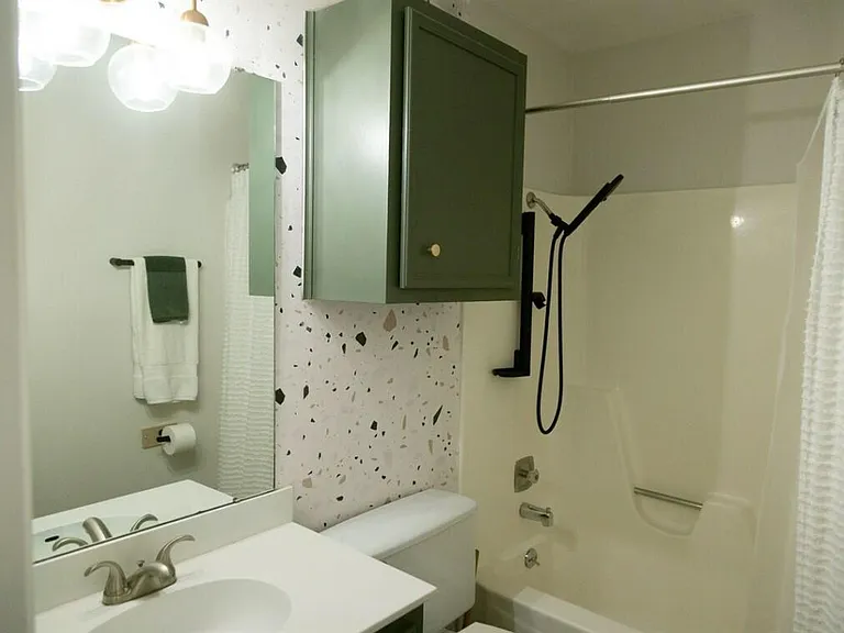 1915 Emerald Isle Dr — Photo 11