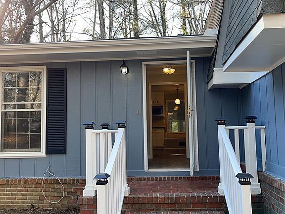 5th image of 2837 Hickory Ln