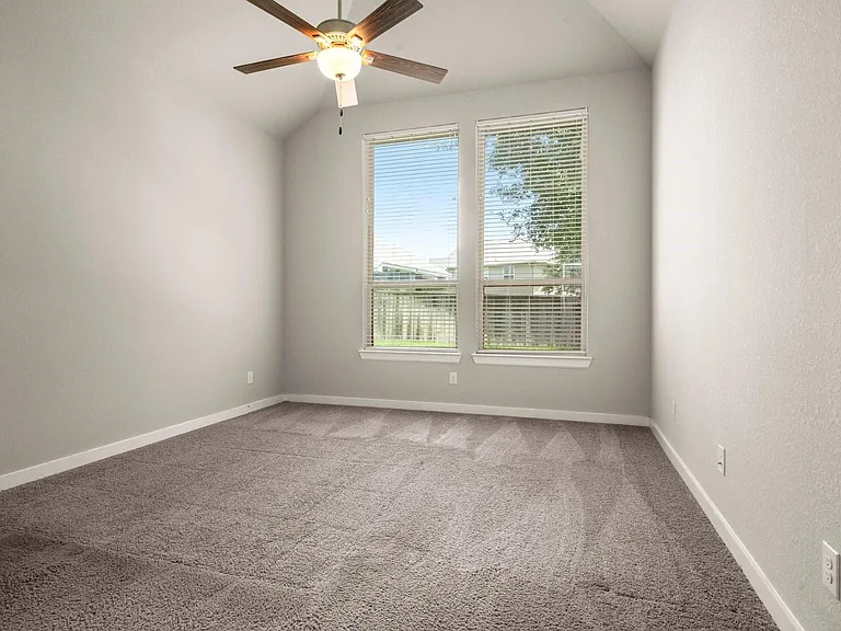 150 Mayfield Dr — Photo 15