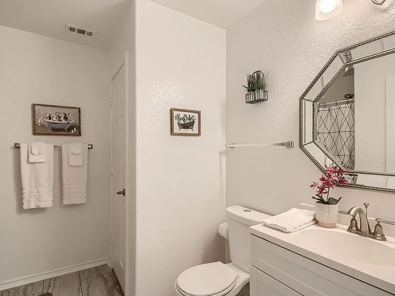 7012 Encanto Trl — Photo 15