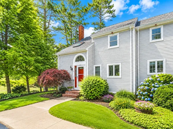 241 Carver Rd APT 8, Plymouth, MA 02360