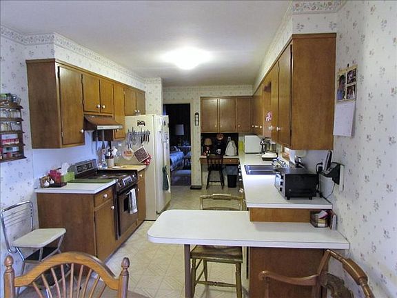 3rd image of 684 Bricker Ln