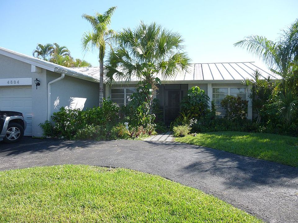 Screened entry faces West