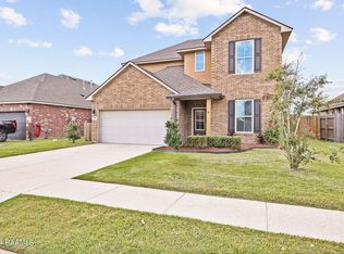 335 Forest Grove Dr, Youngsville, LA 70592