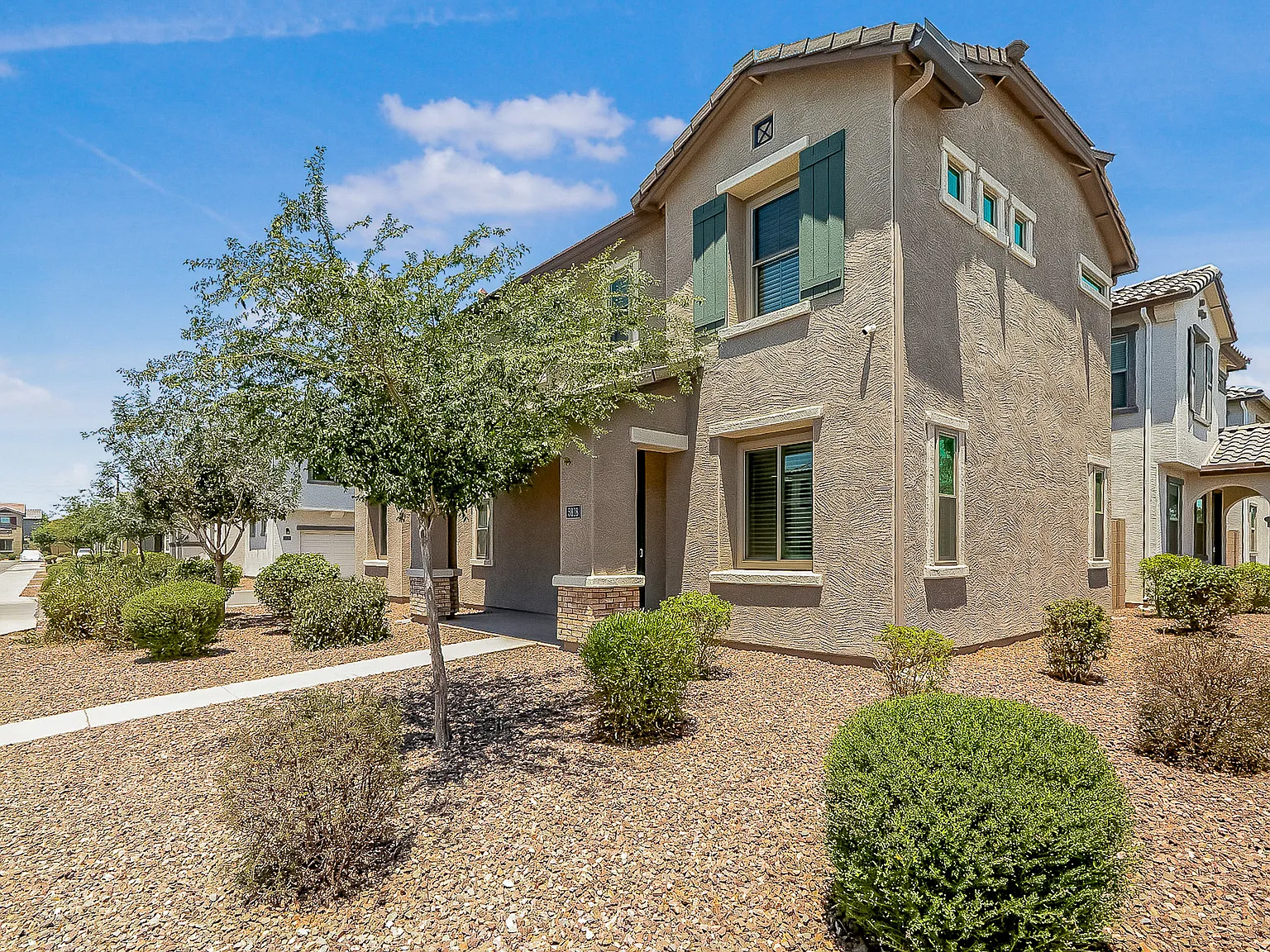3 bed, 2.5 bath, 1839 sqft, $1,900 — Photo 2