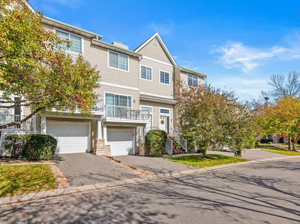 492 Willoughby Way W, Minnetonka, MN 55305