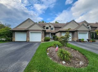 50 Clubhouse Rd #302, Hamburg, NJ 07419