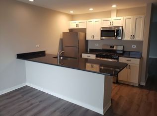 56 Hickory Ln, Cary, IL 60013