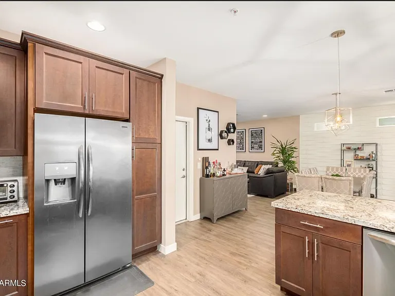 2315 E Pinchot Ave — Photo 17