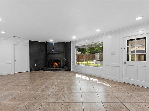 3rd image of 711 Lodgehill Ln