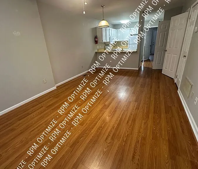 644 Sheridan Pl #14 — Photo 2