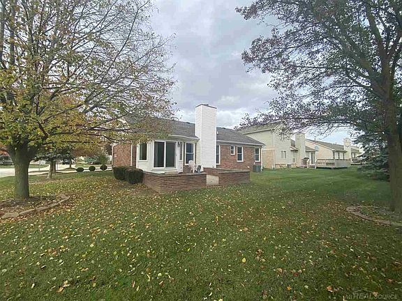 3rd image of 3722 Warwick Dr