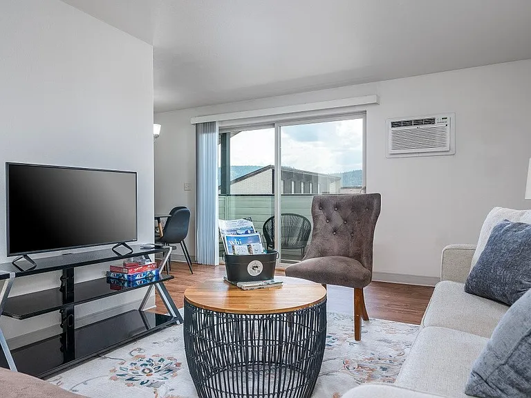 1430 3rd Ave E #11 — Photo 5