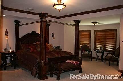 MASTER BEDROOM : TRAY CEILING AND SEPARATE SITTING AREA