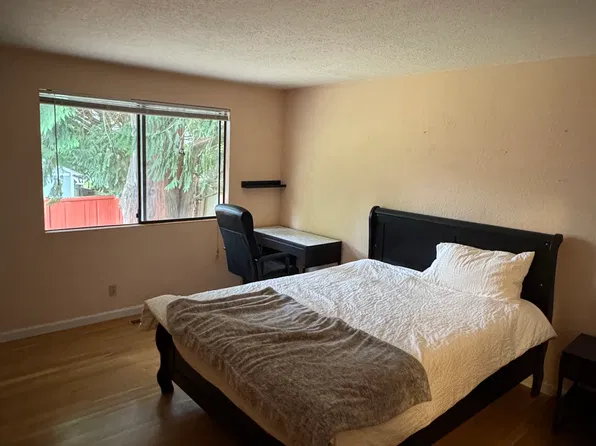 11035 20th Ave NE Room 1, Seattle, WA 98125