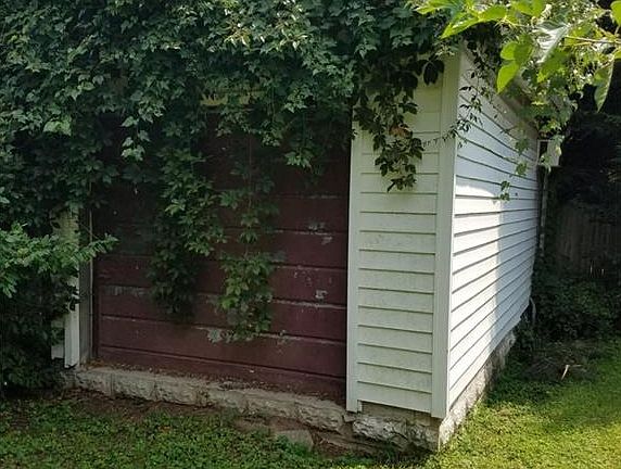 4th image of 1113 Stadium Dr